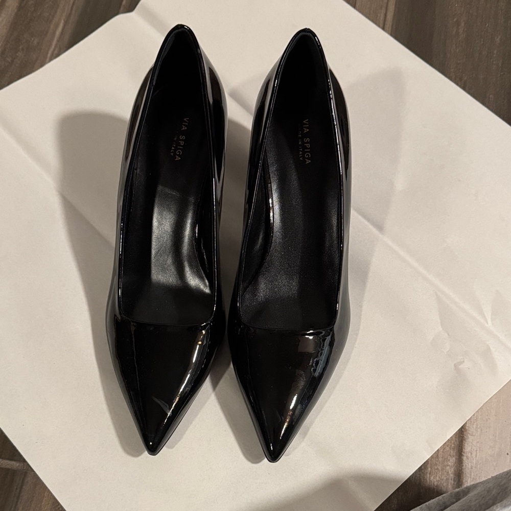 VIA SPIGA Black Patent Pointed Toe Pumps